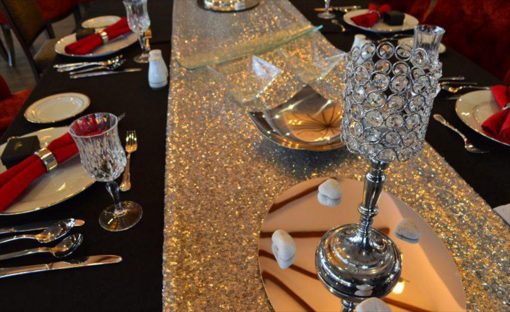 Tenera Hotel Bangi Exteriér fotografie A table runner