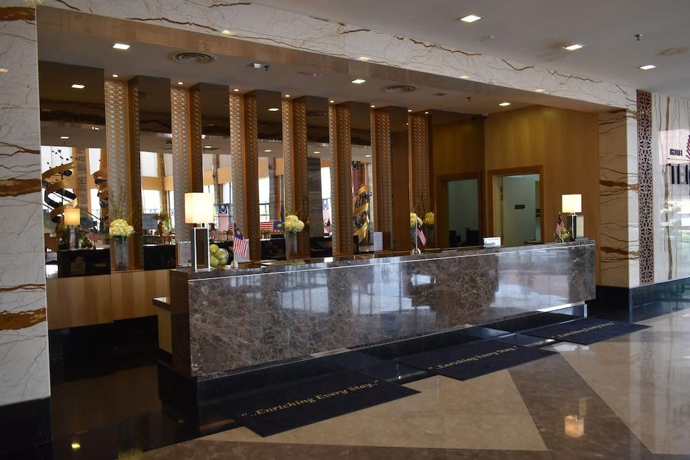 Tenera Hotel Bangi Exteriér fotografie The lobby of the hotel