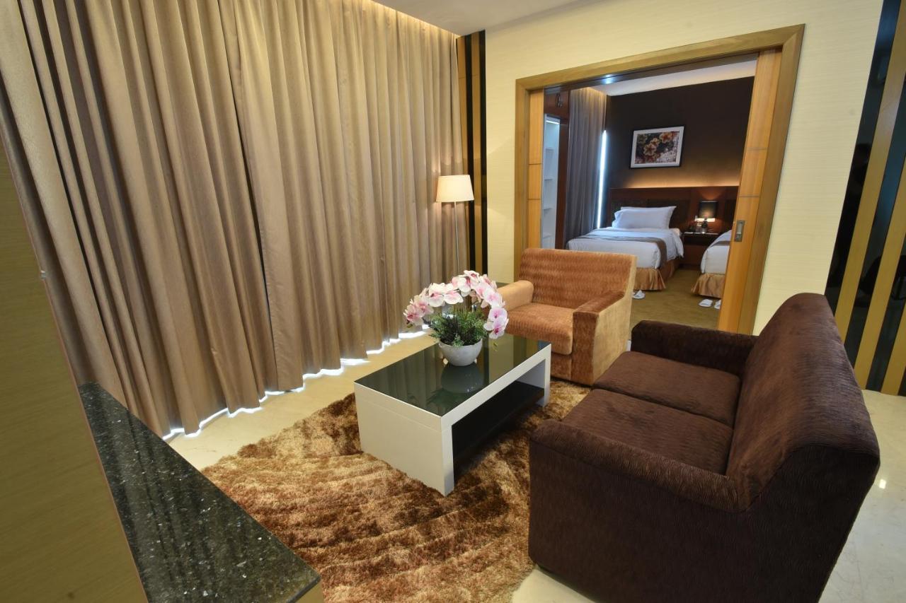 Tenera Hotel Bangi Exteriér fotografie Suite room